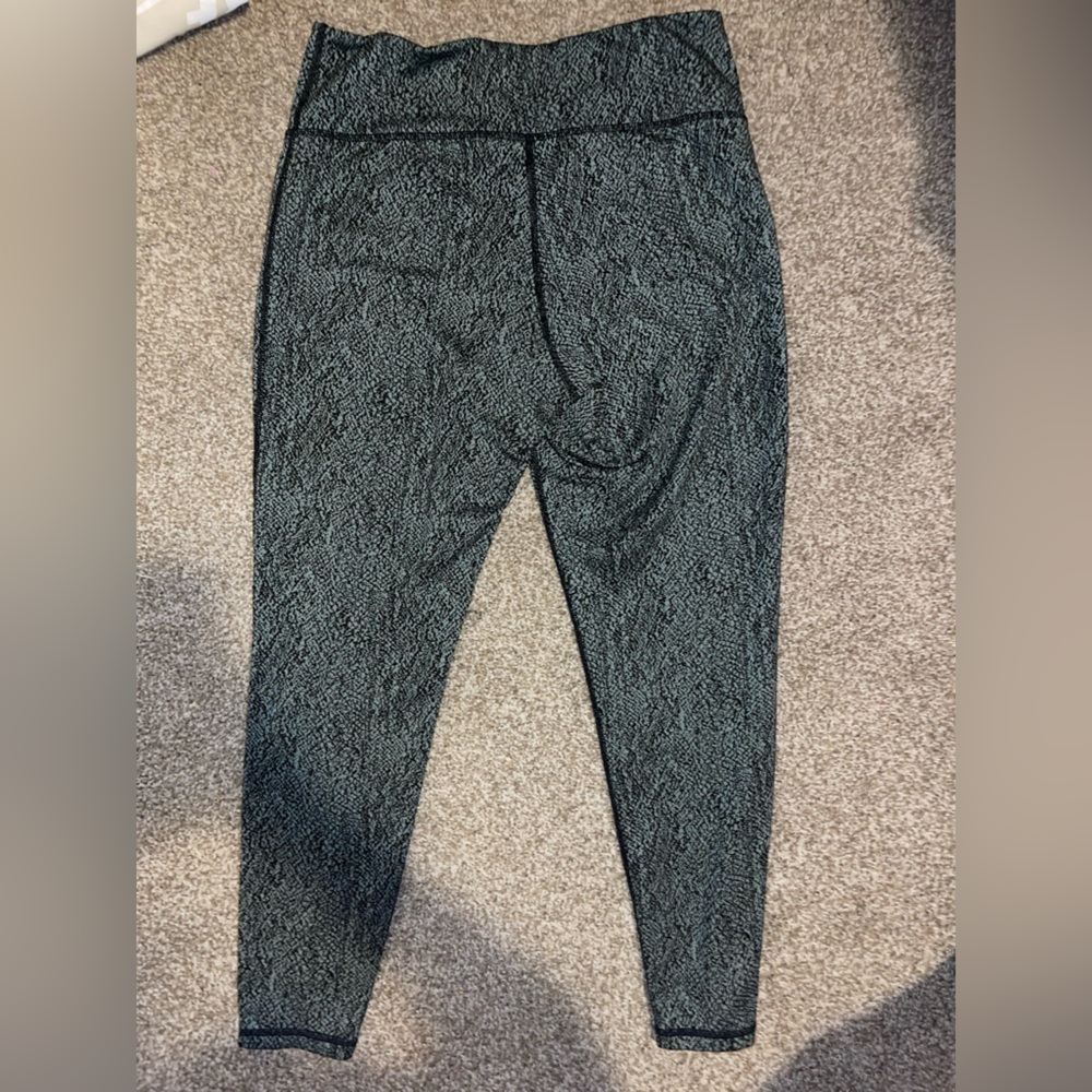 Black and Gray Patterned Leggings - Picture 3 of 3